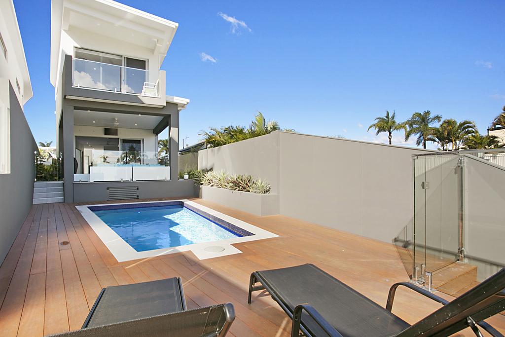 Bundall QLD Travel Search
