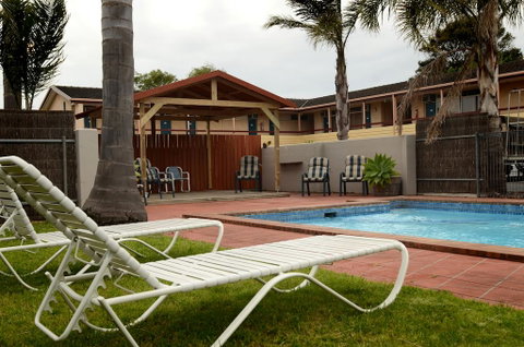 Red Carpet Motel - Tourism Guide 1