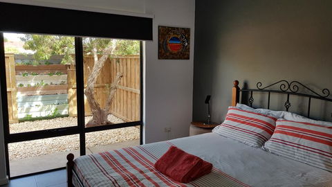 Red Ochre - Large 1BR With Private Courtyard - Cruises Travel 0