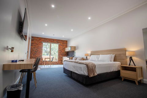 Red Waratah Accommodation - Travel Search 2