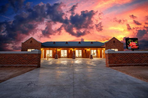 Red Waratah Accommodation - Travel Search 1