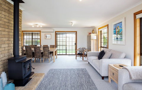 Relax On Ryan @ Robe - Travel Agents 1