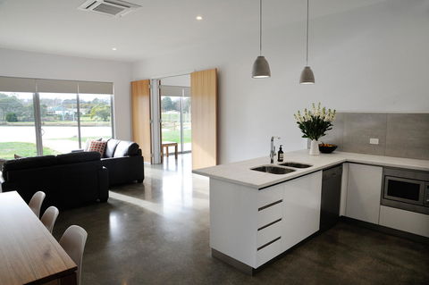 Relbia Lodge - Travel Agents 1
