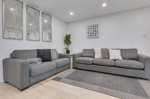 Renovated Unit In The Heart Of Macquarie Park - Cruises Travel 1