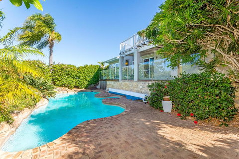 Resort-style Home - Travel Search 0