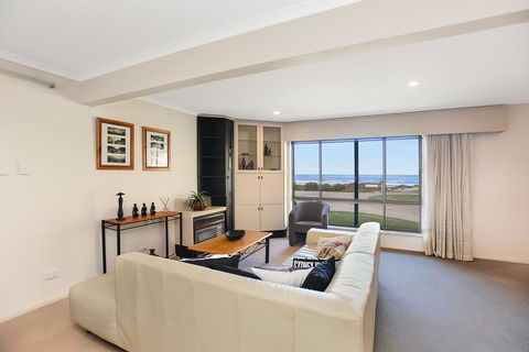 Right On The Beach @ Moana - Travel Search 0