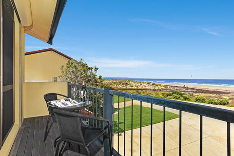 Right On The Beach @ Moana - Travel Search 2