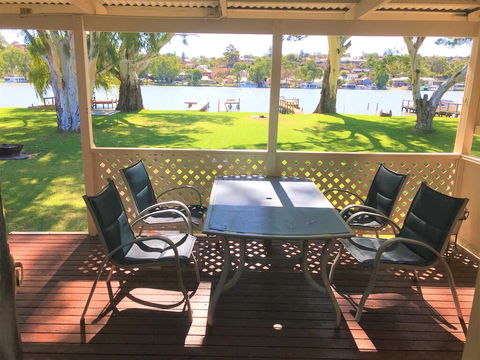 Riverfront Getaway - Mannum - Cruises Travel 1