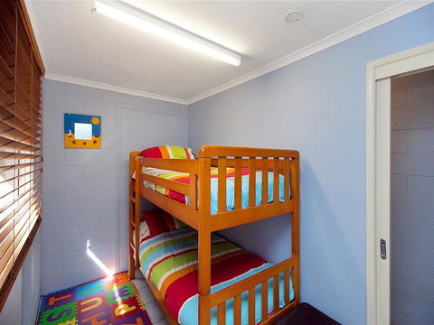 Roderick Street 52, Moffat Beach - Cruises Travel 3