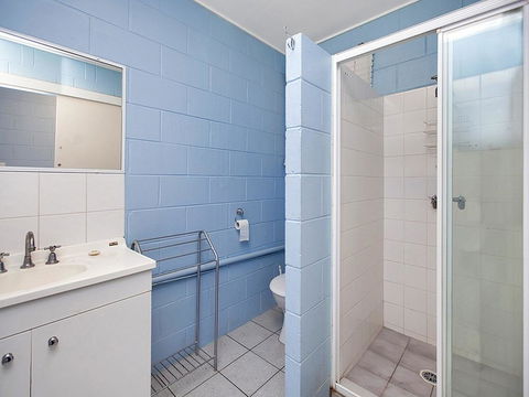 Roderick Street 52, Moffat Beach - Cruises Travel 1