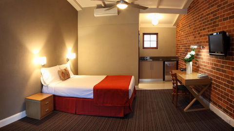 Rose & Crown Hotel - Tourism Guide 1