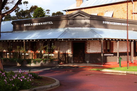 Rose & Crown Hotel - Tourism Guide 0
