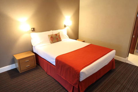 Rose & Crown Hotel - Tourism Guide 2