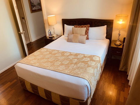 Royal Albert Hotel - Tourism Guide 2