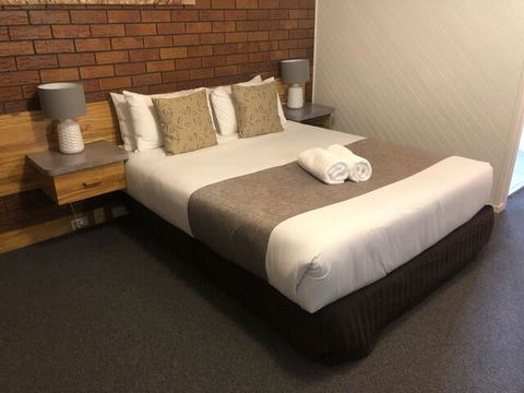 Ruthven Street Motor Inn - Cruises Travel 2
