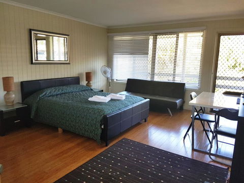 Sanctuary Lakes Fauna Retreat - Travel Search 2