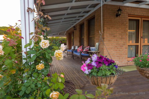 Sanctuary@Waratah - Travel Agents 2