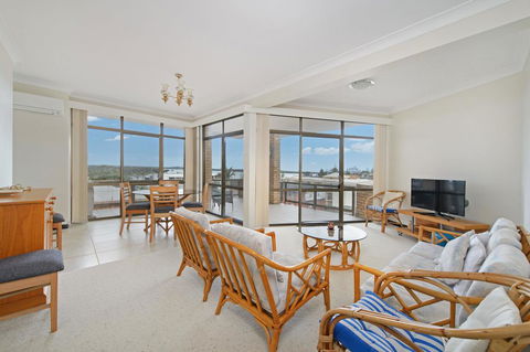 Sandpiper 9 25 Waugh Street - Travel Agents 0