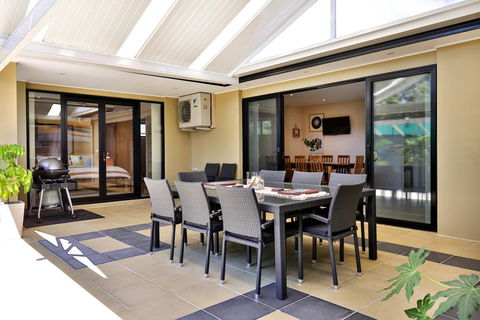 Sandy Bottom - Pet Friendly - 3 Min Walk To Beach - Travel Search 1