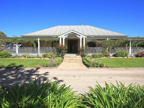 Sarnia - Period Home In Garden Oasis With Pool - Travel Search 0