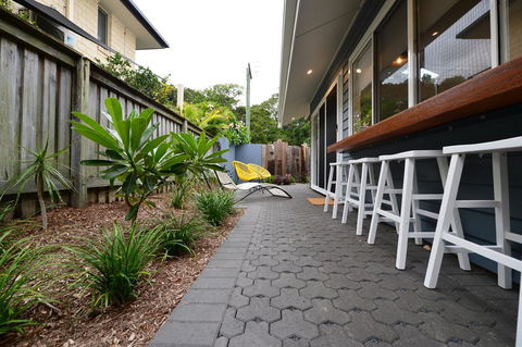 Sawtell Beach Shack 1 - Travel Agents 1