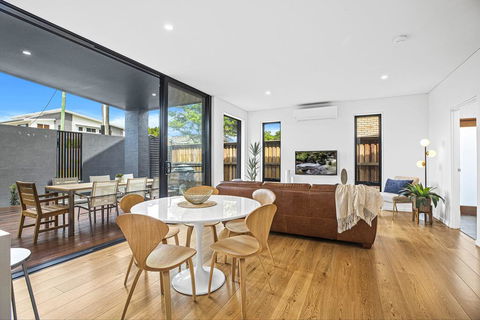 Sawtell Suites - Suite 1 - Travel Agents 0