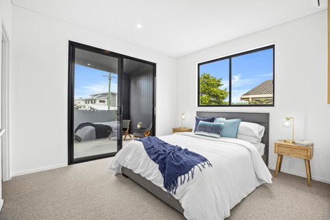 Sawtell Suites - Suite 1 - Travel Agents 3