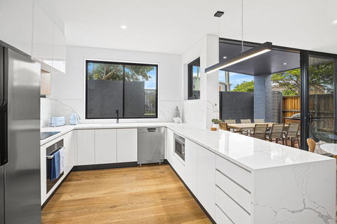 Sawtell Suites - Suite 1 - Travel Agents 2