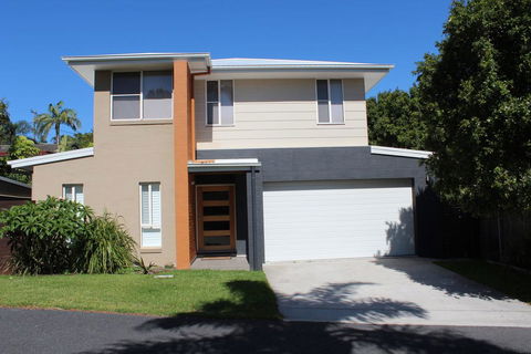Sawtell Swells - Travel Agents 0
