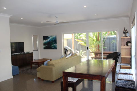 Sawtell Swells - Travel Agents 1