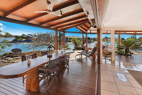 SCHMAN55-WATERFRONT, RESORT-STYLE ENTERTAINER - Tourism Guide 2