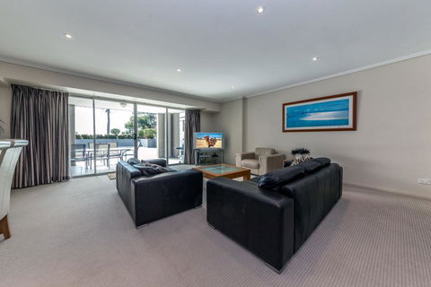 Scirocco, Unit 1/23 Tomaree Street - Cruises Travel 0