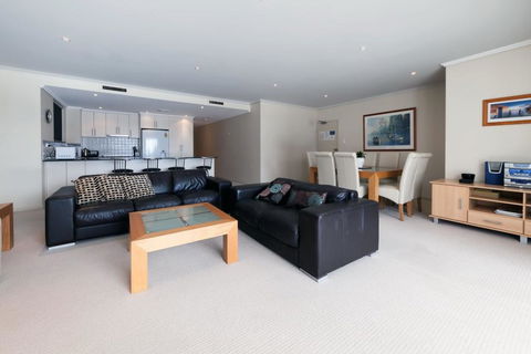 Scirocco, Unit 1/23 Tomaree Street - Cruises Travel 1