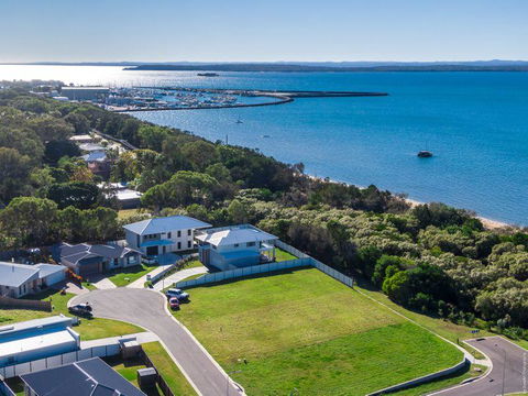 Sea Breeze Esplanade, Beachfront, Close Marina Hervey Bay - Travel Search 0