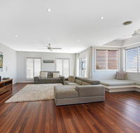 Sea Splash 75 Lorikeet Drive - Travel Search
