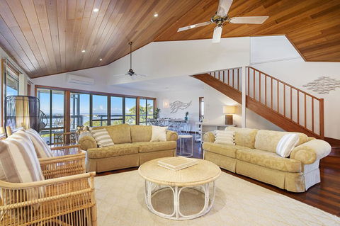 Seascape @ 19 Pindari - Privacy, Space, Views - Cruises Travel 3