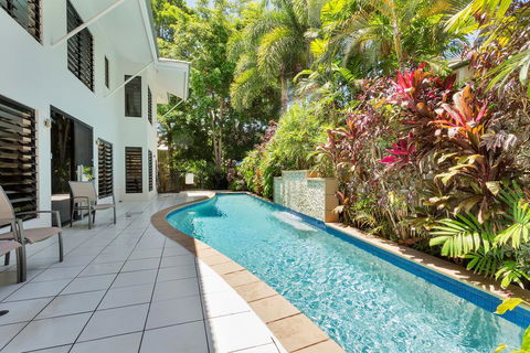 Seascape Luxury Beachfront House - Travel Search 3