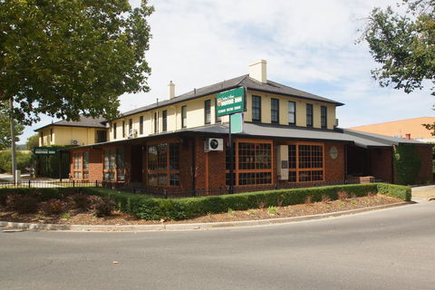 Seaton Arms Motor Inn - Cruises Travel 0