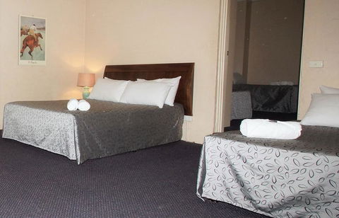 Seaton Arms Motor Inn - Cruises Travel 2
