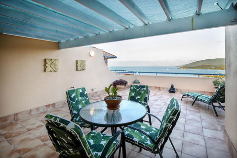 Serenity Over The Sea - Airlie Beach - Travel Search 1