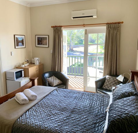 Settlers Hotel York - Cruises Travel 1