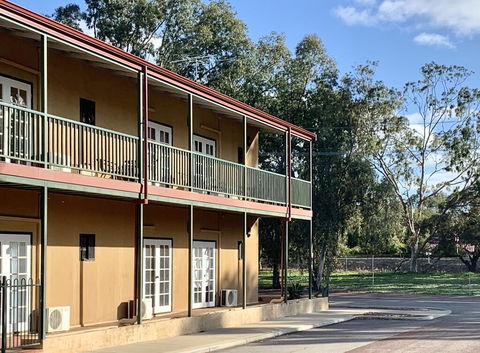 Settlers Hotel York - Cruises Travel 3