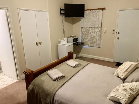 Settlers Hotel York - Cruises Travel 2
