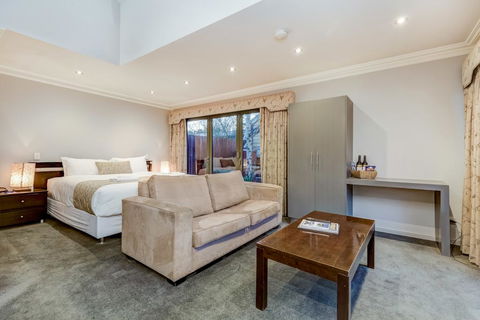 Seymours On Lydiard - Tourism Guide 0