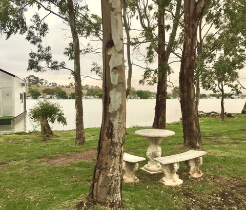 Shack Built Over The Murray River - Cruises Travel 2