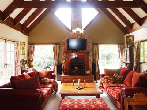 Shakespeare's Wilderness Chalet - Tourism Guide 1