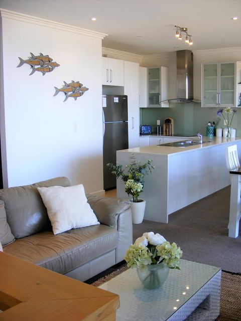 Shearwaters Apartment, Ocean Views - Travel Search 3
