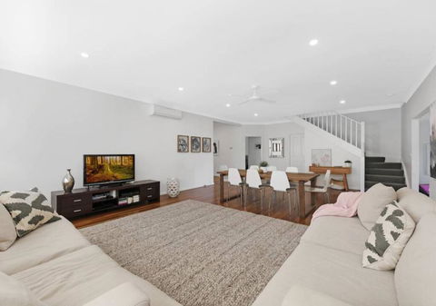 Shelly Beach Family Hideaway - Pool, Beach, Golf - Travel Search 0
