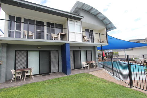 Shoredrive Motel - Cruises Travel 1