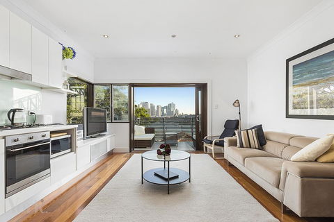 Short Stay Breathtaking Sydney Harbour View Apartment - Cruises Travel 2